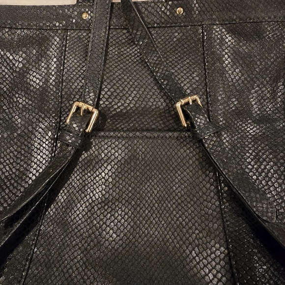 TUSK Small Gotham Snake Skin Leather Black Adj Strap Top Security Snap Backpack. - Picture 6 of 13